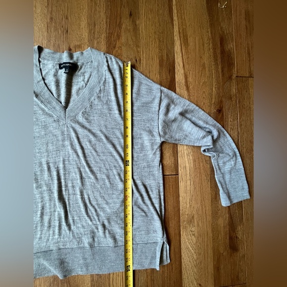 Banana Republic V Neck Gray 100% Wool Sweater Women’s Sz‎ M Lightweight - Picture 7 of 9